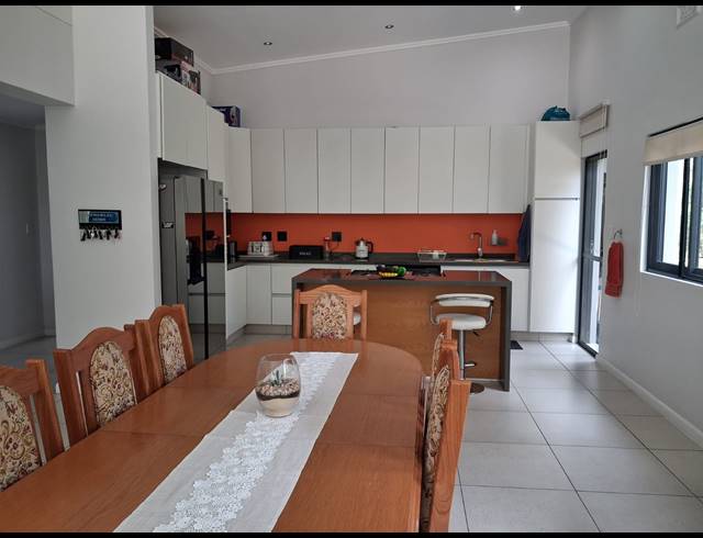 4 BEDROOM HOUSE FOR SALE IN PALM LAKES ESTATE